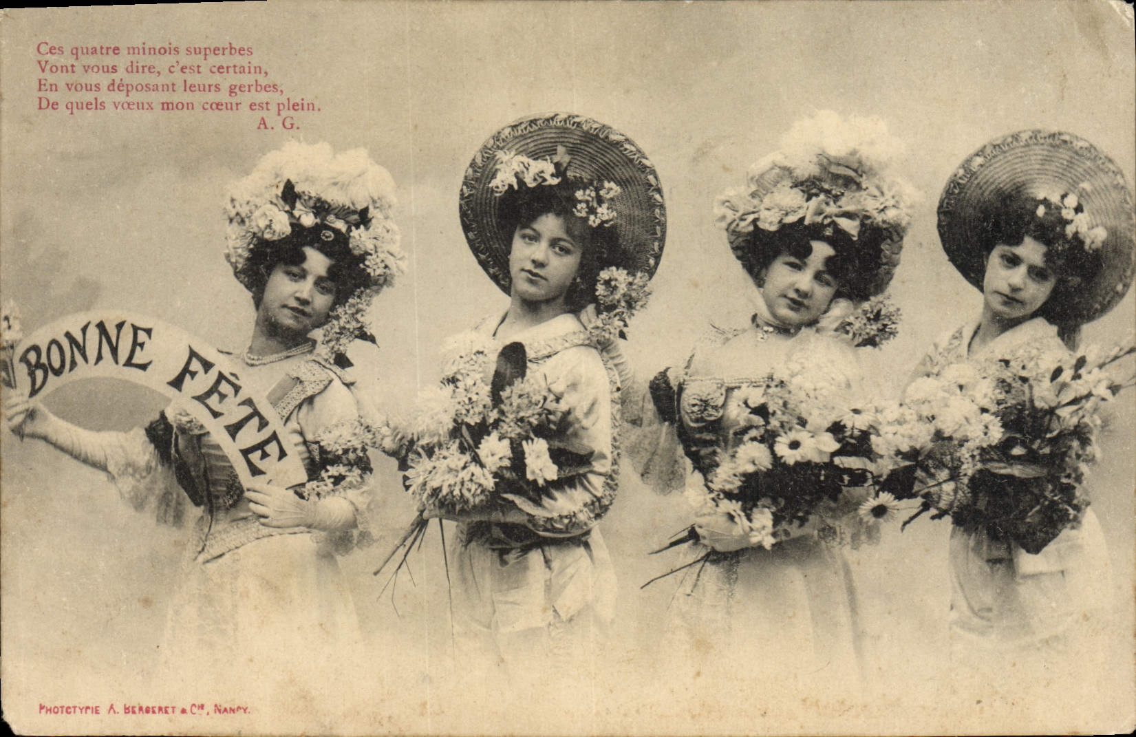 Vier junge Frauen in blumigen Hüten — Phototypie A. Berberet & Cie, Nancy