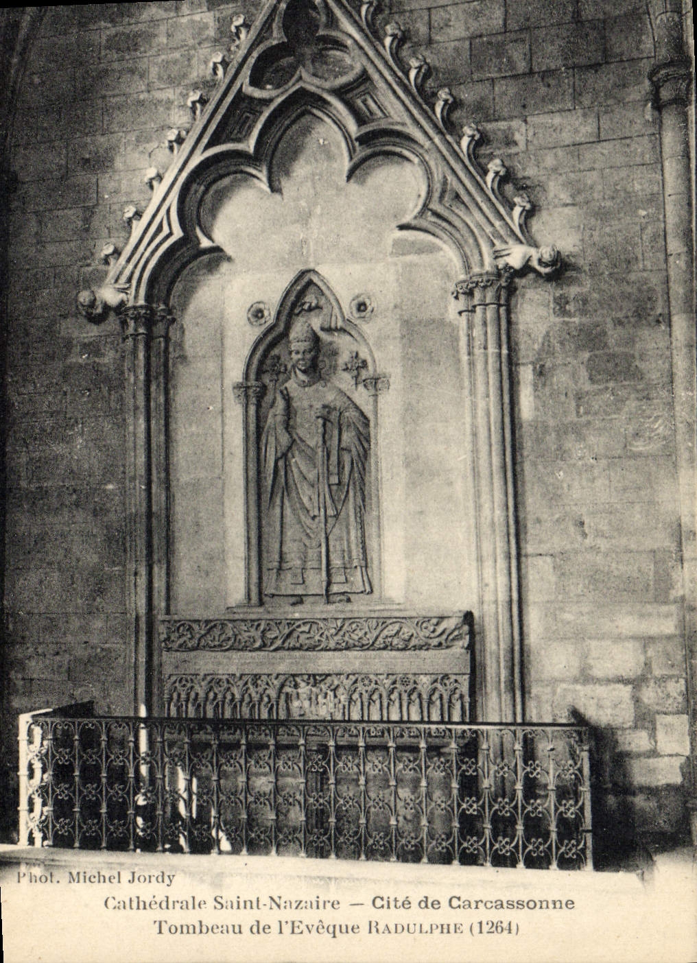 CPA Cathedrale Saint Nazaire Cite de Carcassonne Tombeau de l'eveque Radulphe 
