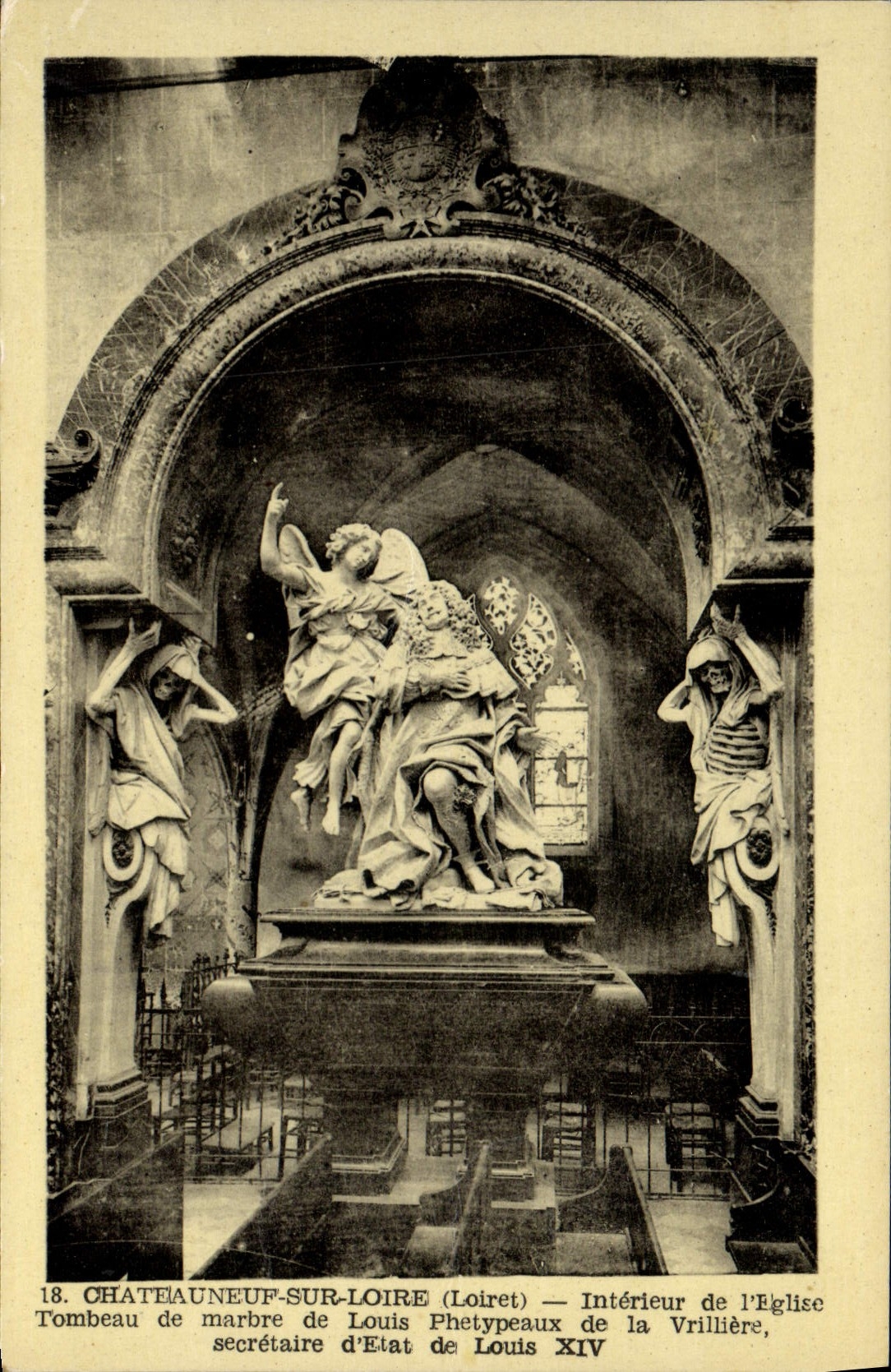 CPA Chateauneuf sur Loire Interieur de l'eglise Tombeau de marbre de Louis Phetypeaux de la Vrilliere 