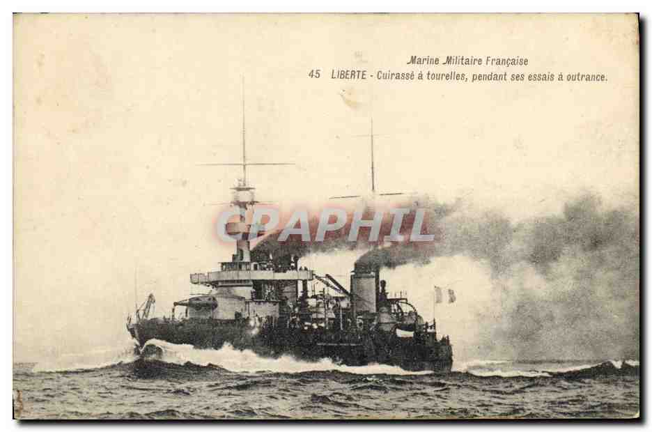 CPA Bateau Liberte Cuirasse a tourelles pendant ses essais a outrance 