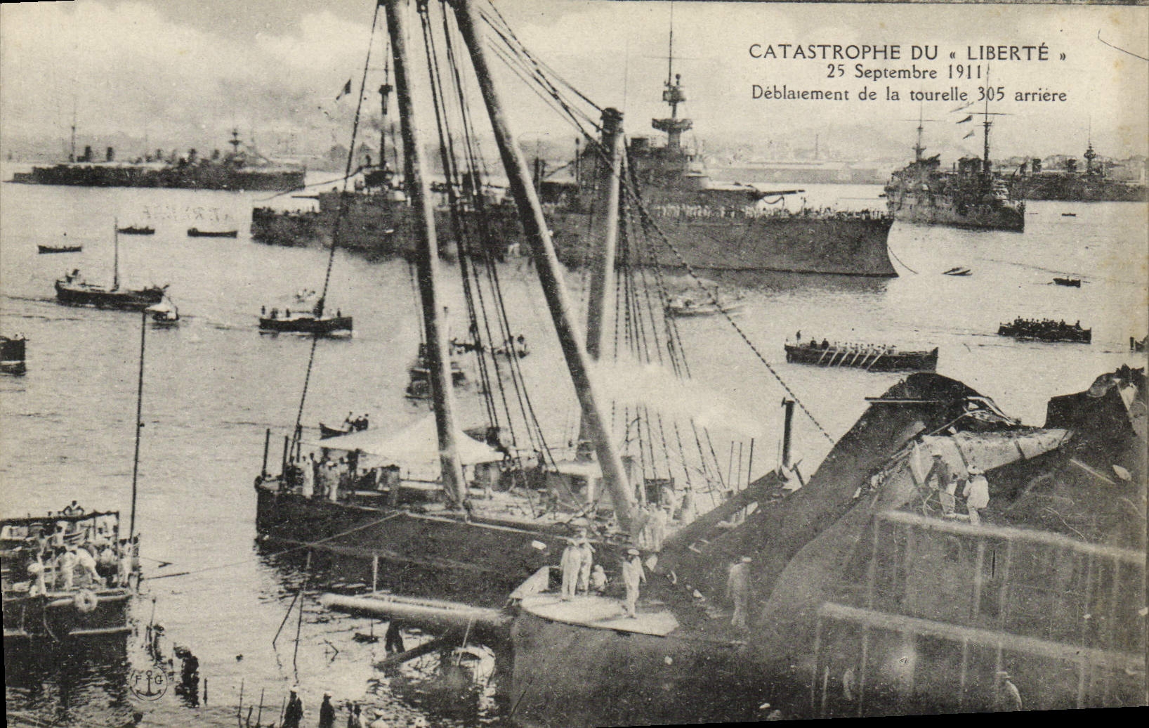 Catastrophe du « Liberté » — Déblaiement de la tourelle 305 arrière — 25 Septembre 1911