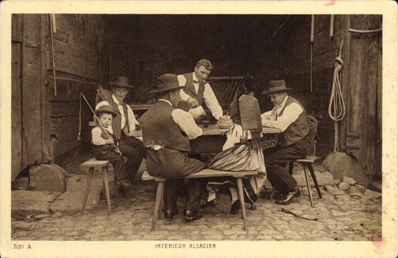 CPA Folklore Alsace Interieur Alsacien