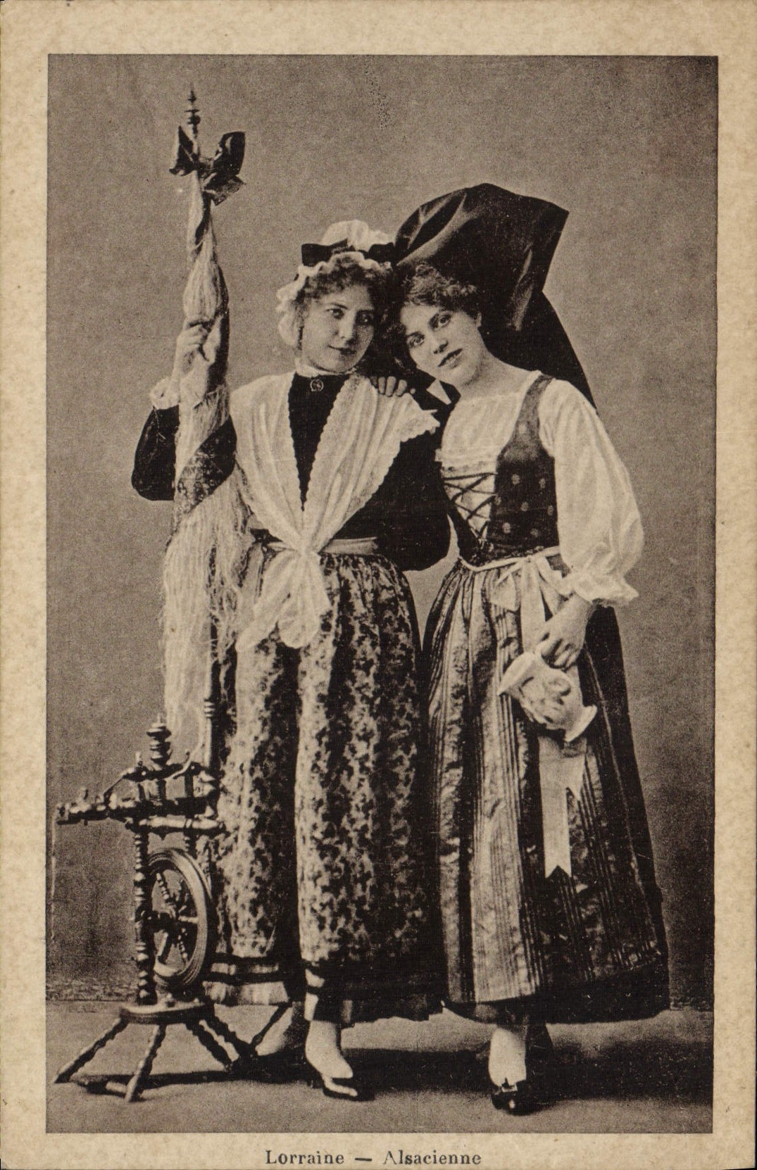CPA Folklore Alsace Alsacienne Lorraine 