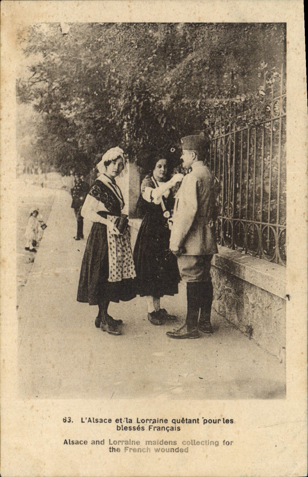 CPA Folklore L'Alsace et la Lorraine quetant pour les blesses francais Militaria 