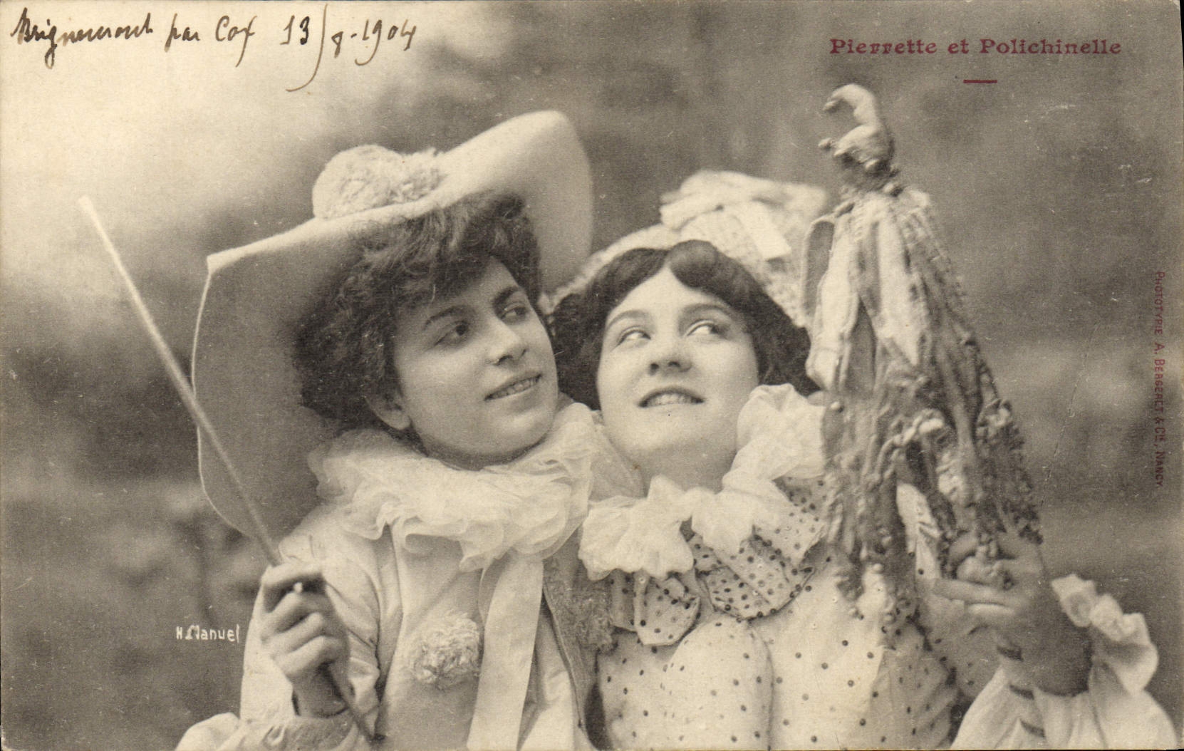 Pierrette et Polichinelle — scène de théâtre — Photographe A. Bisséni, NANCY