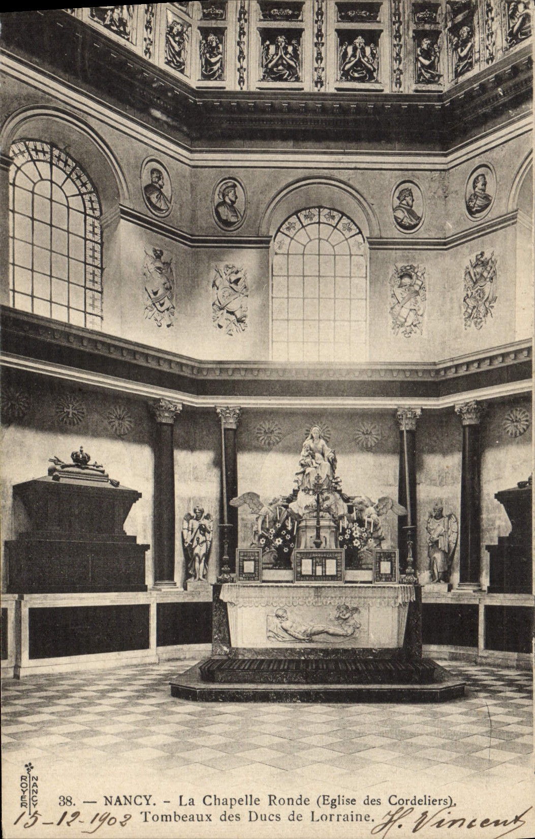 CPA Nancy la chapelle ronde Eglise des Cordeliers Tombeaux des Ducs de Lorraine 