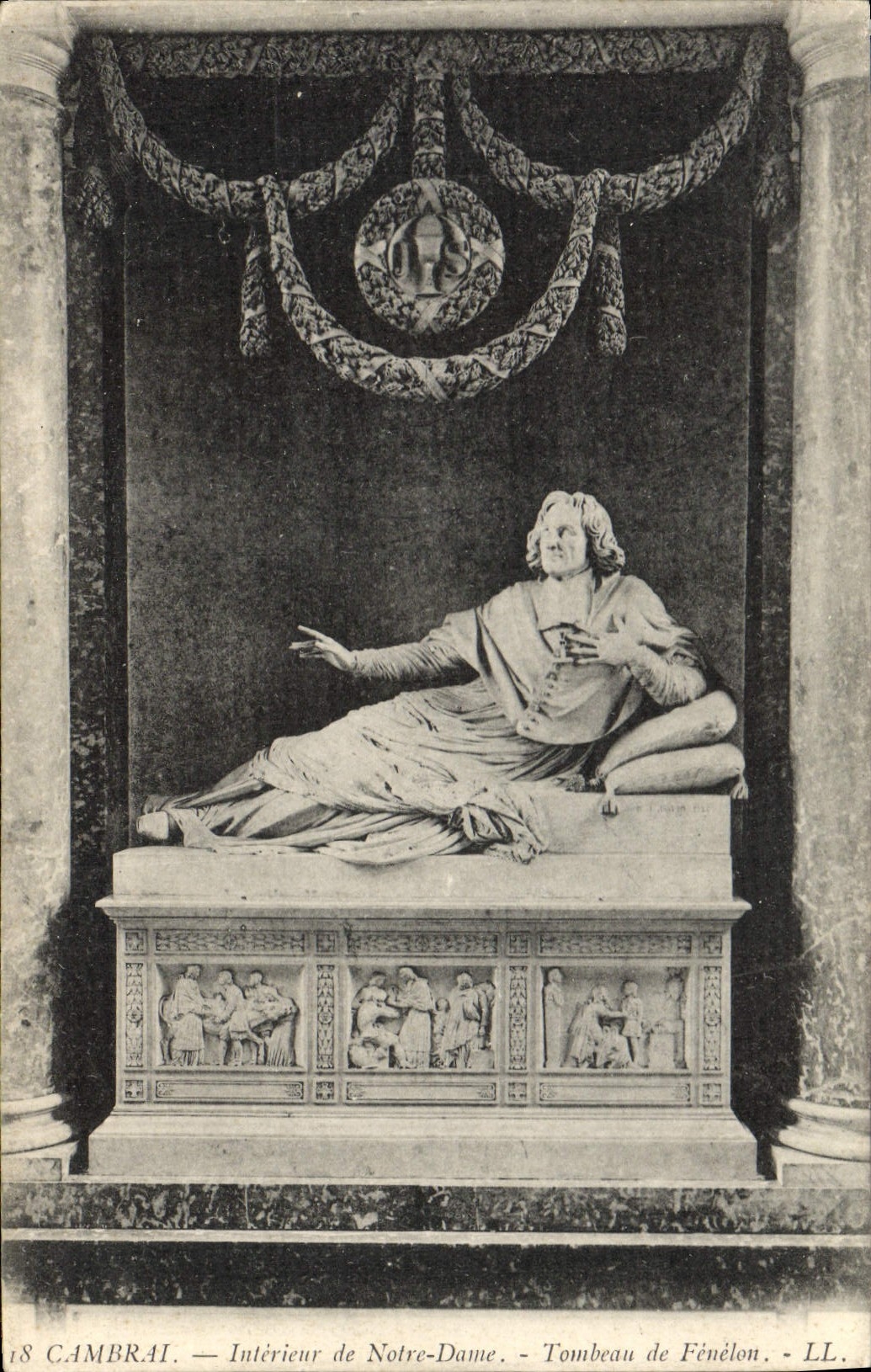CPA Cambrai Interieur de Notre Dame Tombeau de Fenelon 