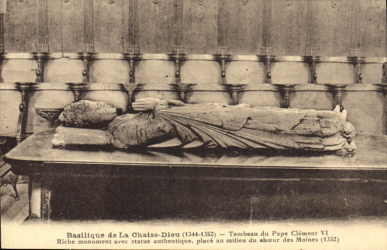CPA Basilique de La Chaise Dieu Tombeau du pape Clement VI 