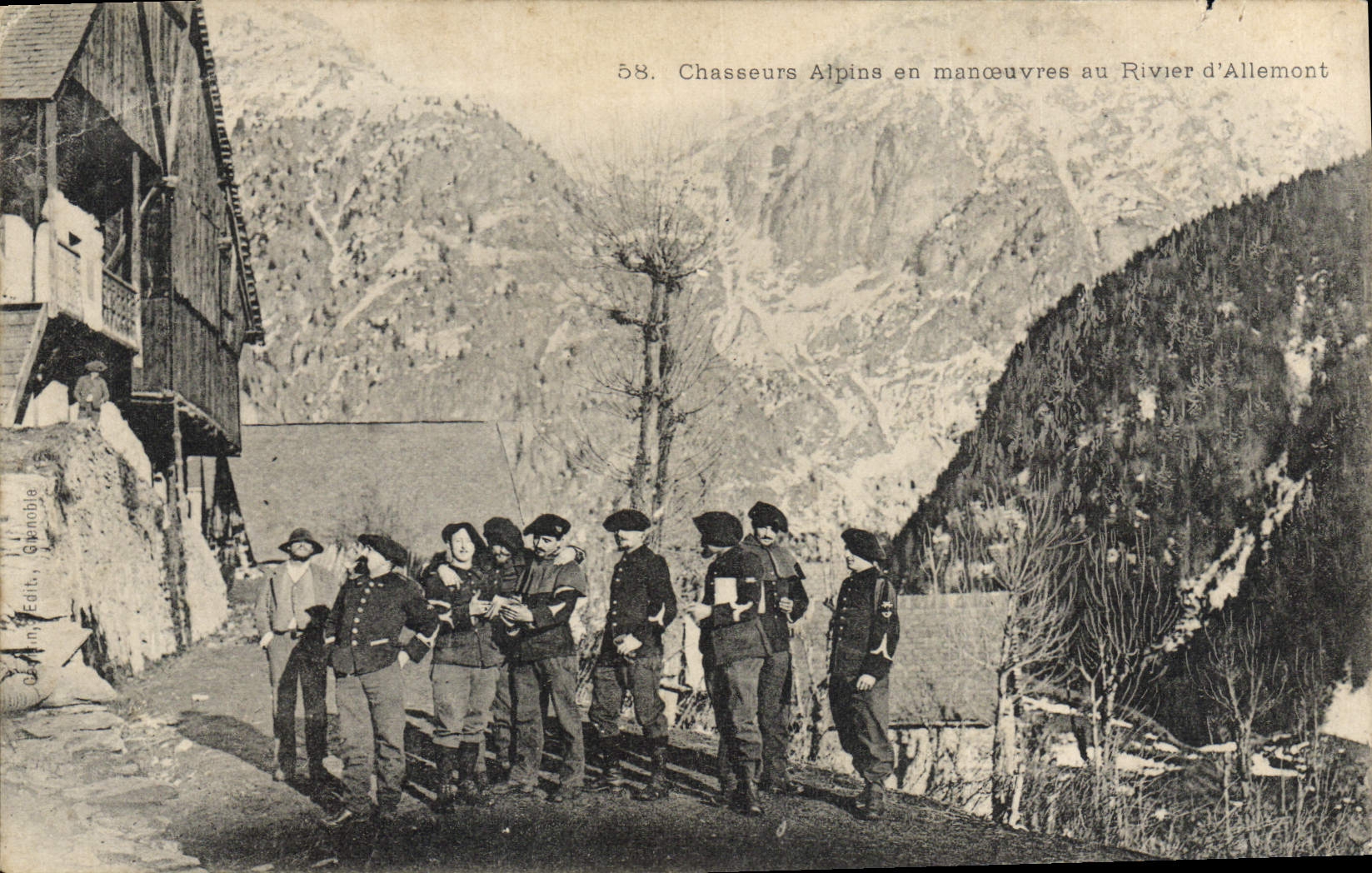 CPA Militaria Chasseurs alpins en manoeuvres au Rivier d'Allemont