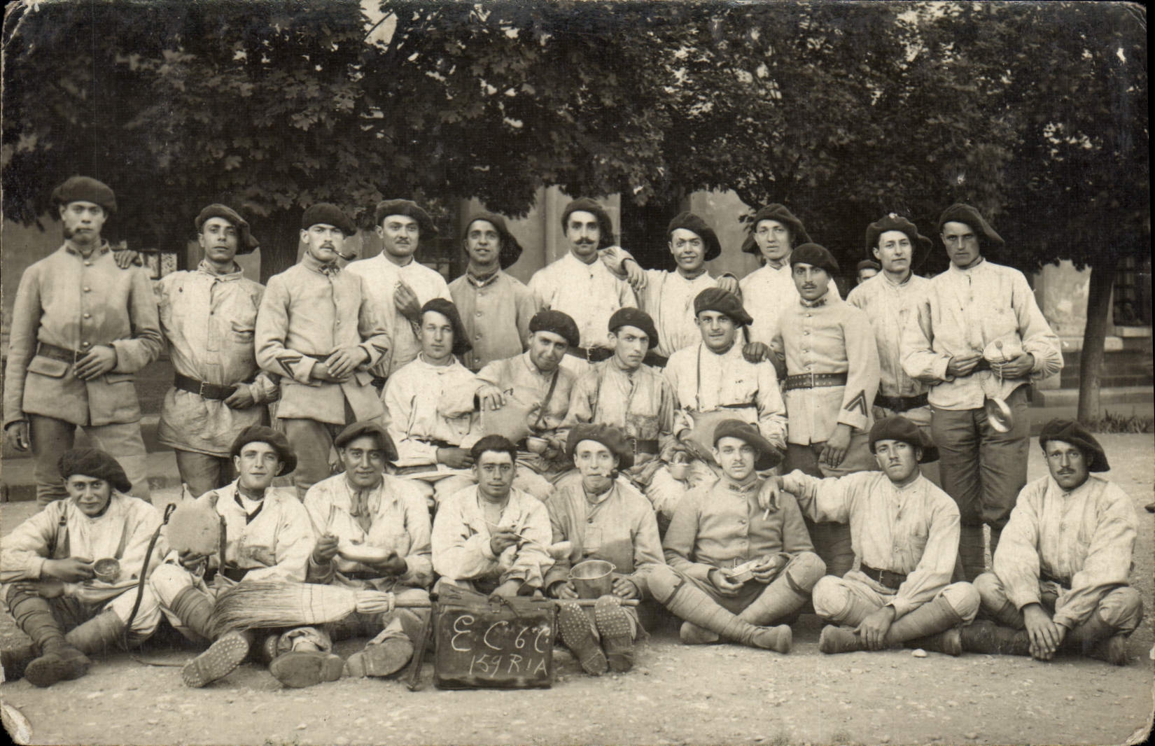 Gruppo di soldati — Écire (Spagna) — editore sconosciuto, numero di serie non visibile