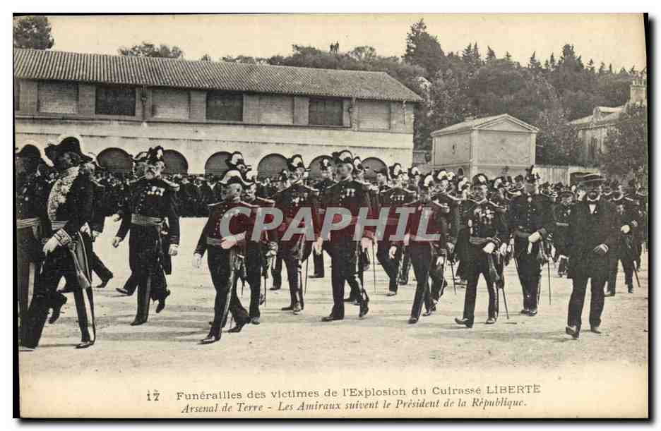 Funérailles des victimes de l'Explosion du Cuirassé LIBERTÉ — Arsenal de Terre — Les Amiraux suivent le Président de la République
