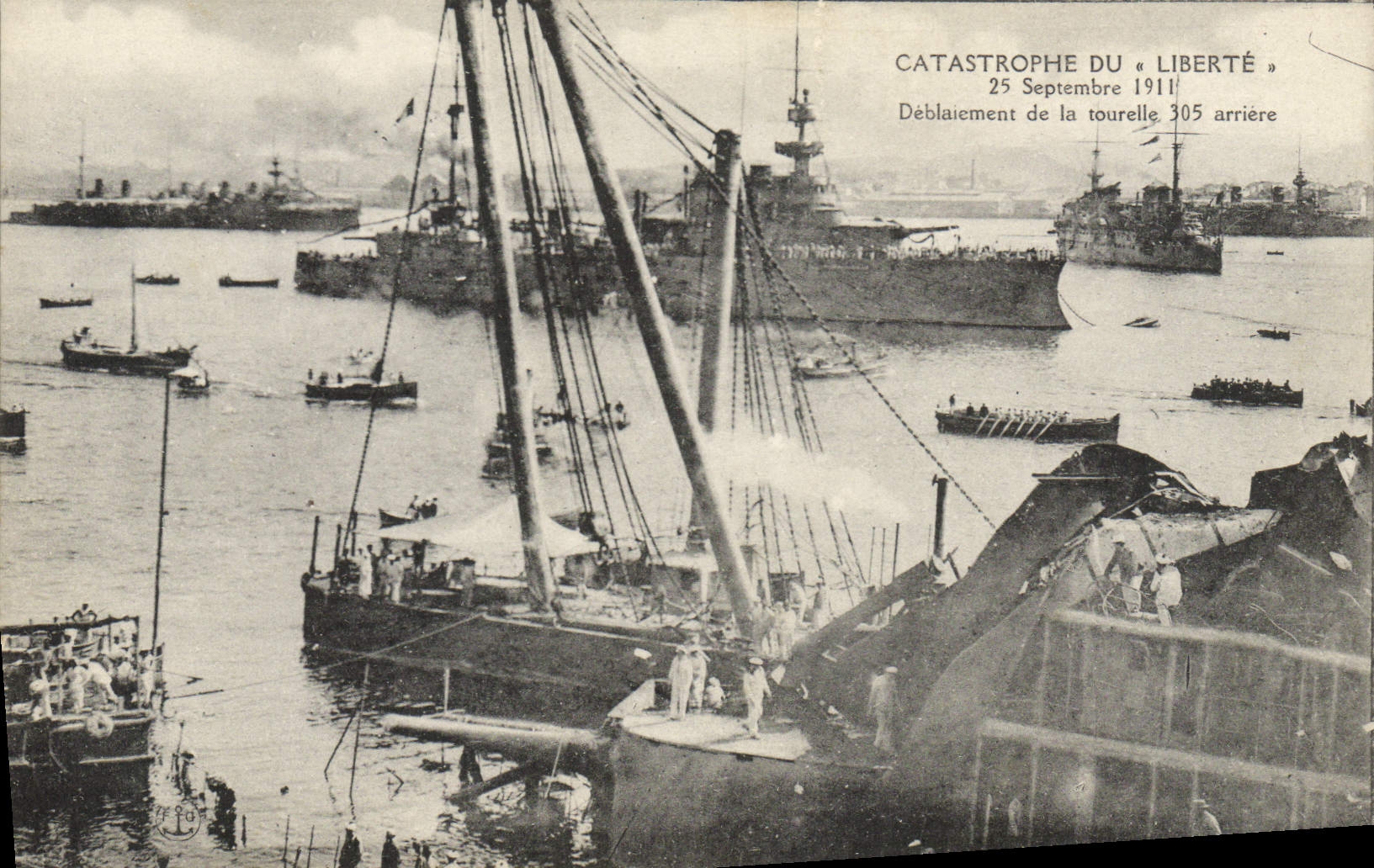 Catastrophe du « Liberté » — Déblaiement de la tourelle 305 arrière — 25 Septembre 1911