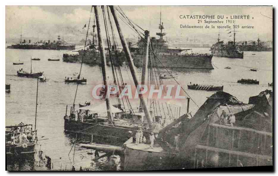 Catastrophe du « Liberté » — Déblaiement de la tourelle 305 arrière — 25 Septembre 1911