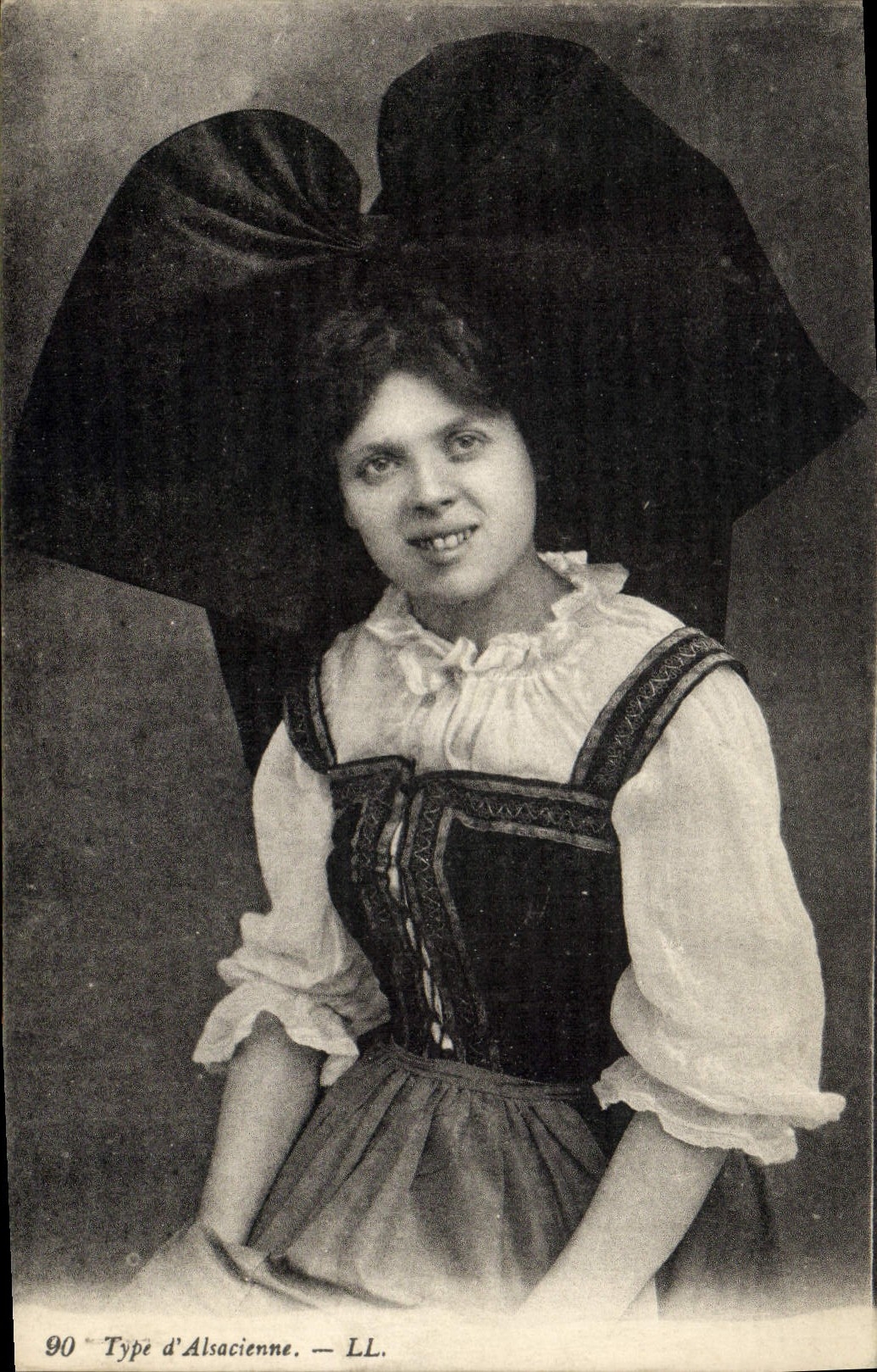 CPA Folklore Alsace Type d'Alsacienne