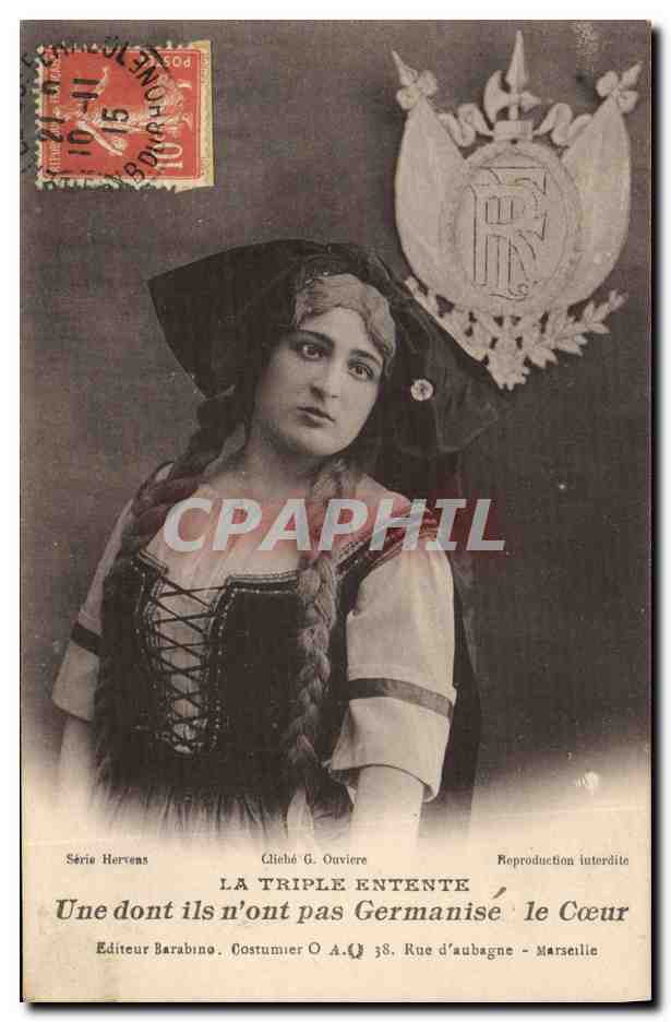 CPA Folklore Alsace La Triple Entente Une dont ils n'ont pas Germanise le coeur