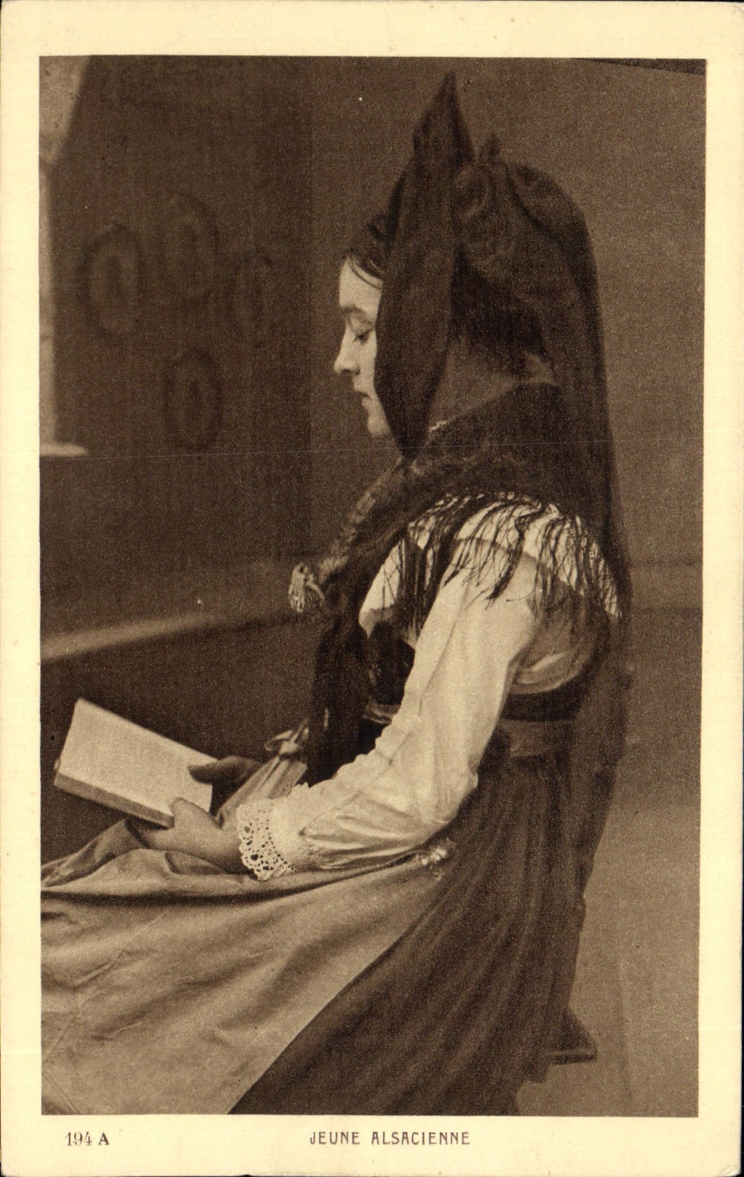 CPA Folklore Alsace Jeune Alsacienne