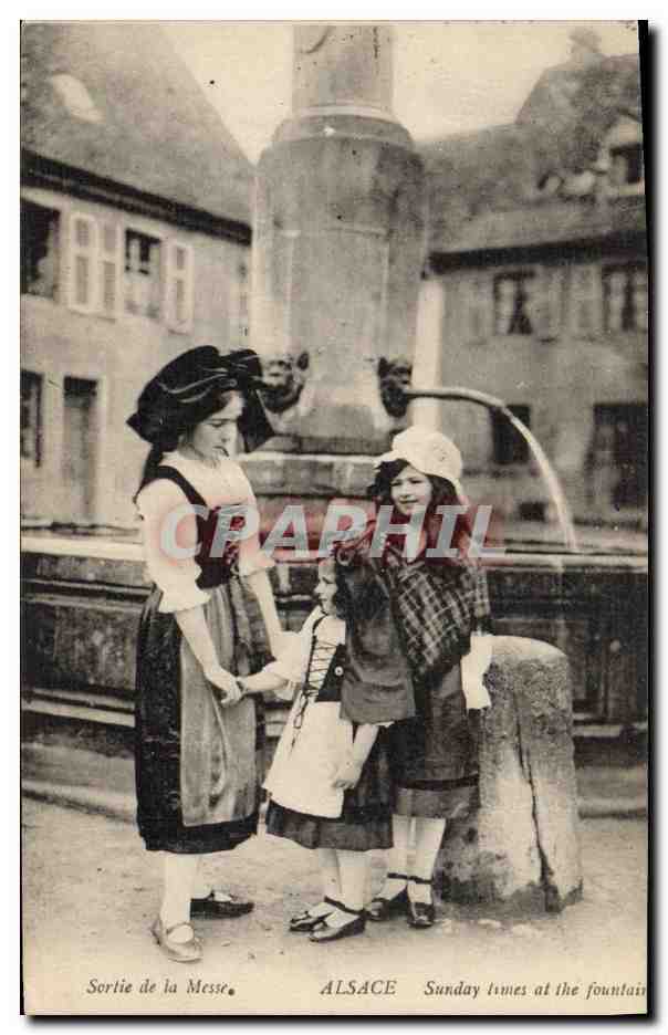 CPA Folklore Alsace Sortie de la messe Enfant