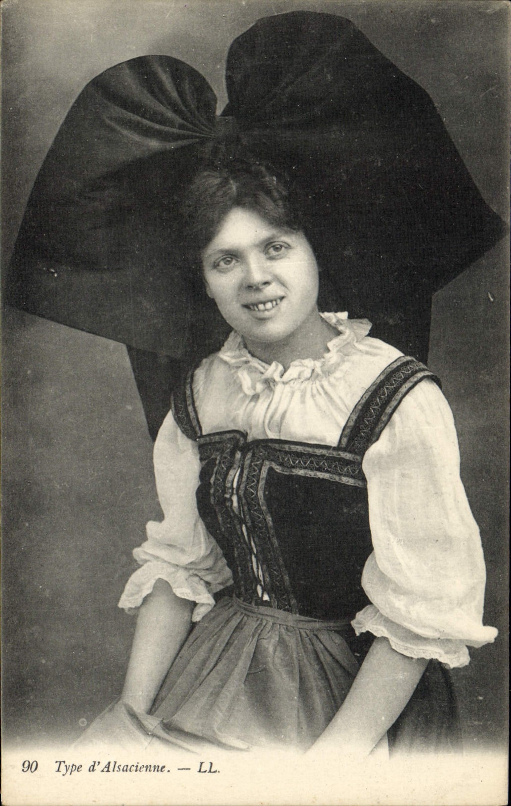 CPA Folklore Alsace Type d'Alsacienne