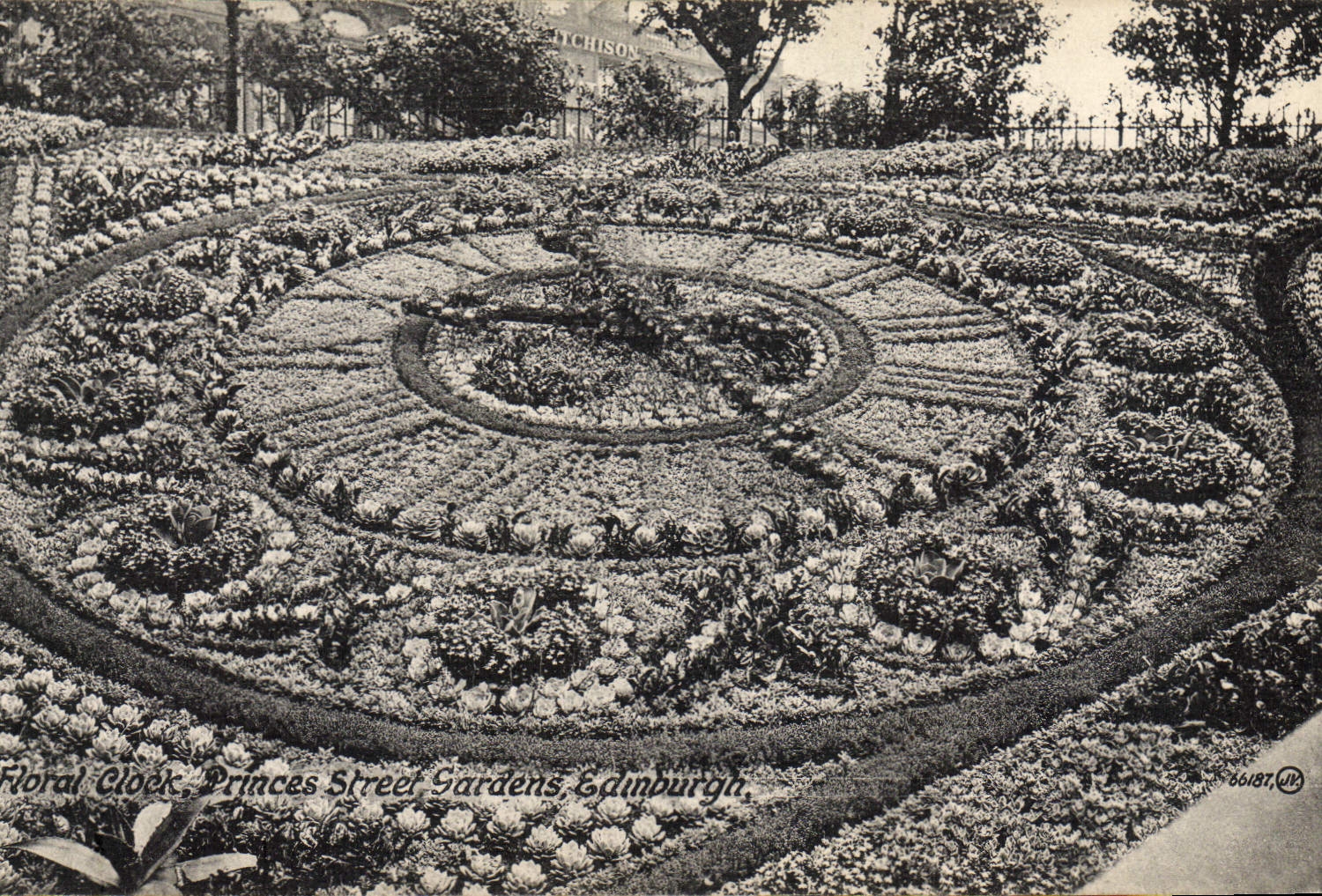 CPA Fleurs Floral Clock Princes street gardens Edinburgh