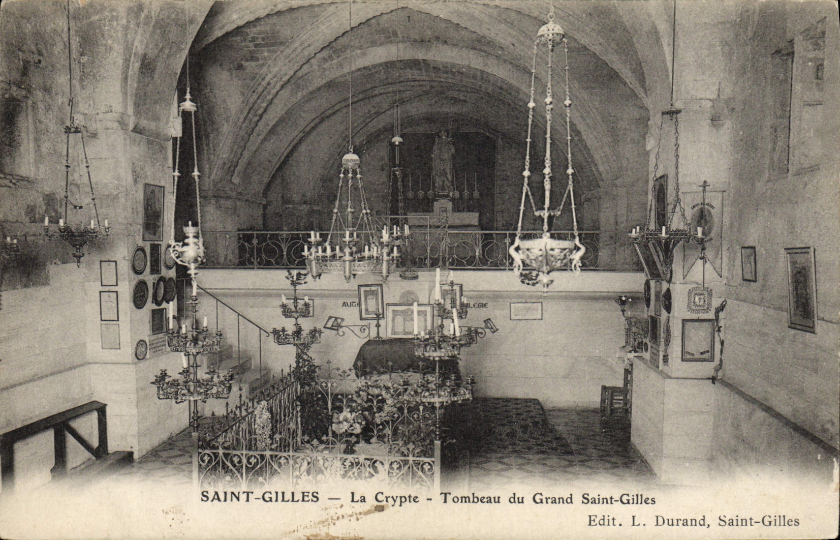 CPA Saint Gilles La crypte Tombeau du Grand Saint Gilles 