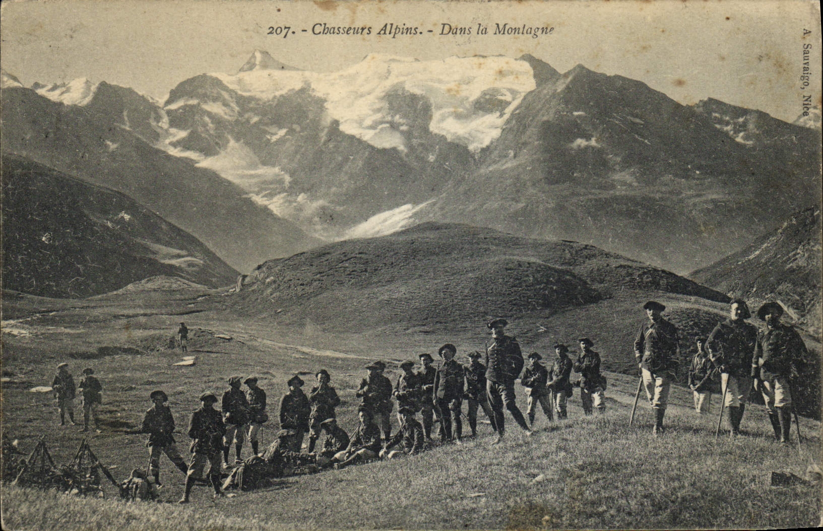 CPA Militaria Chasseurs Alpins Dans la montagne
