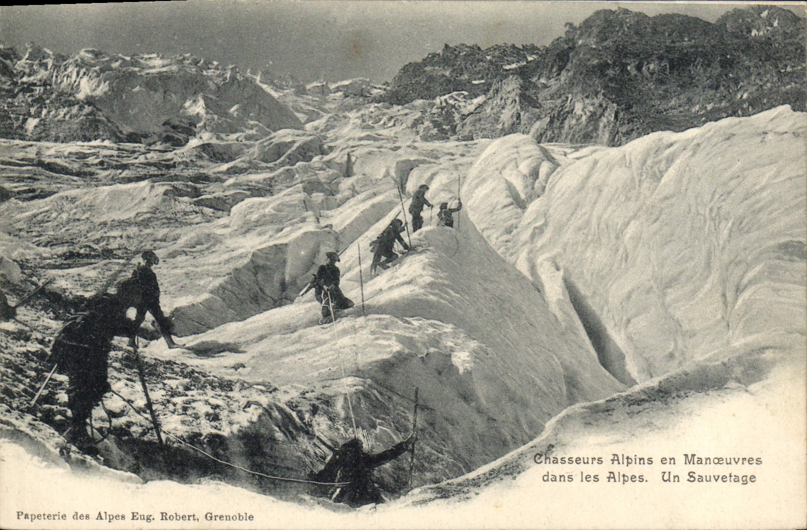 Chasseurs Alpins en Manœuvres. Un Sauvetage — Papeterie des Alpes Eug. Robert, Grenoble