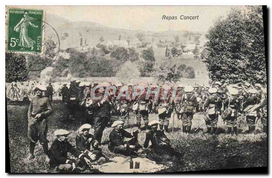 CPA Militaria Chasseurs Alpins Repas concert