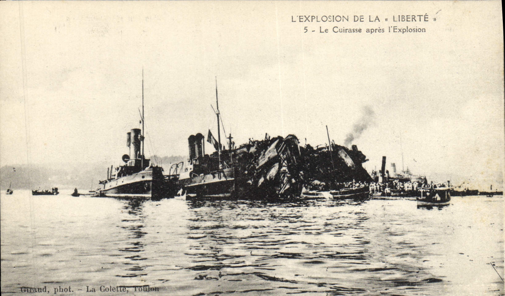 CPA Bateau L'explosion de la Liberte Le cuirasse apres l'explosion