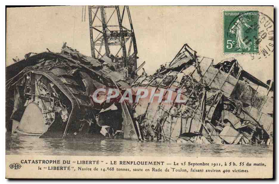 CPA Bateau La catastrophe du Liberte Le renflouement
