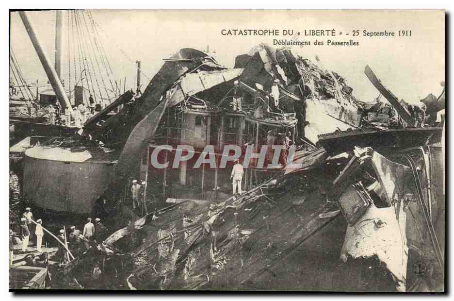 Catastrophe du « Liberté » — Déblaiement des passerelles — 25 Septembre 1911