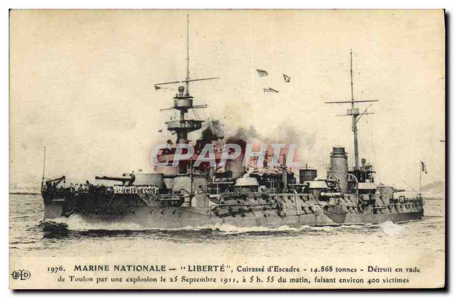 CPA Bateau Liberte Cuirasse d'escadre detruit en rade de Toulon