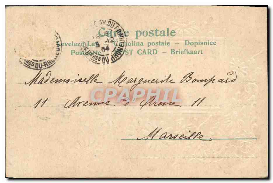 Femme en robe blanche — décor floral rose — série 75 — Reverso