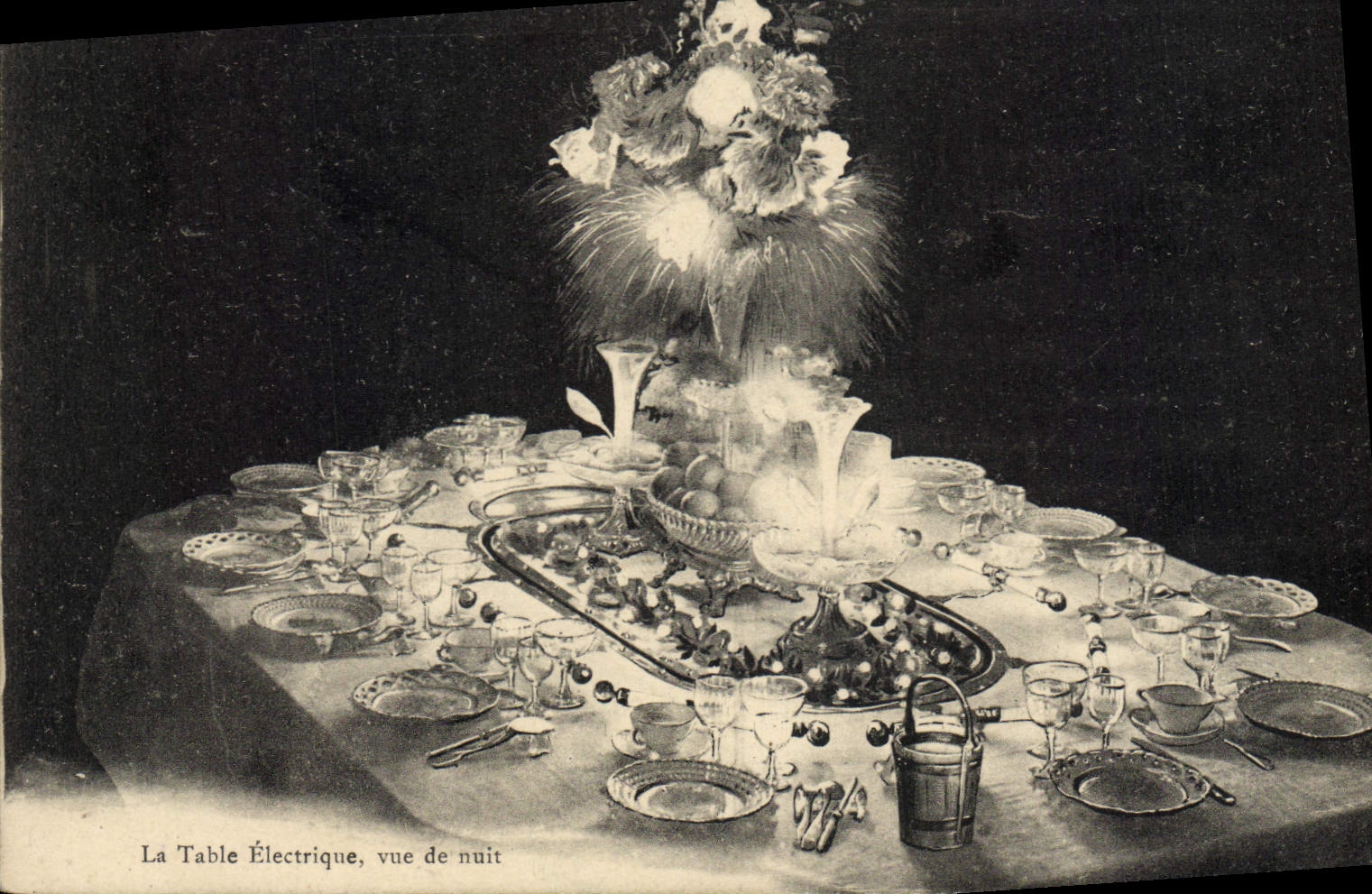 La Table Électrique, vue de nuit — La Maison Électrique, 14, Boulevard des Italiens, Paris