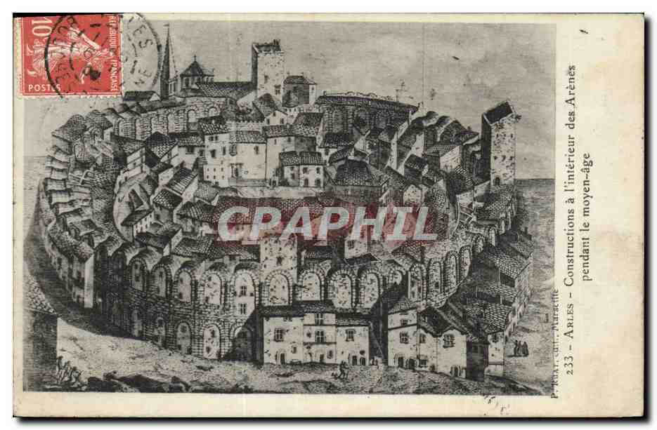 CPA Arles Constructions a l'interieur des arenes pendant le Moyen Age 