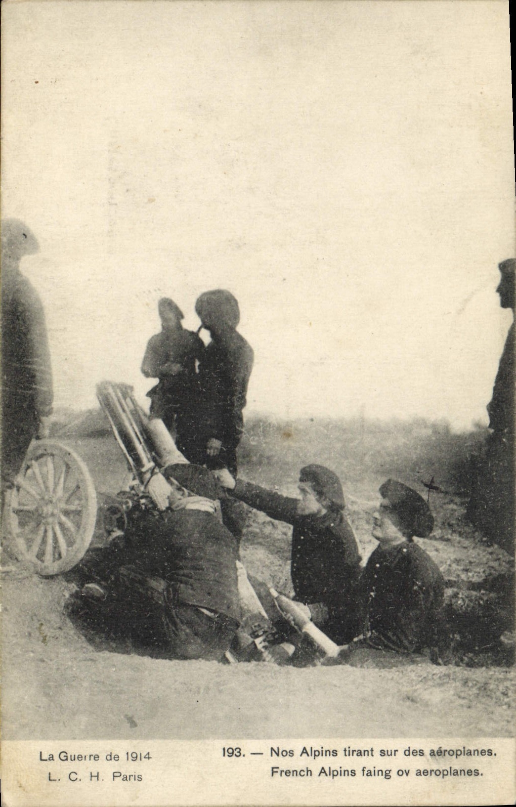 Nos Alpins tirant sur des aéroplanes — La Guerre de 1914 — L. C. H. Paris, n° 193