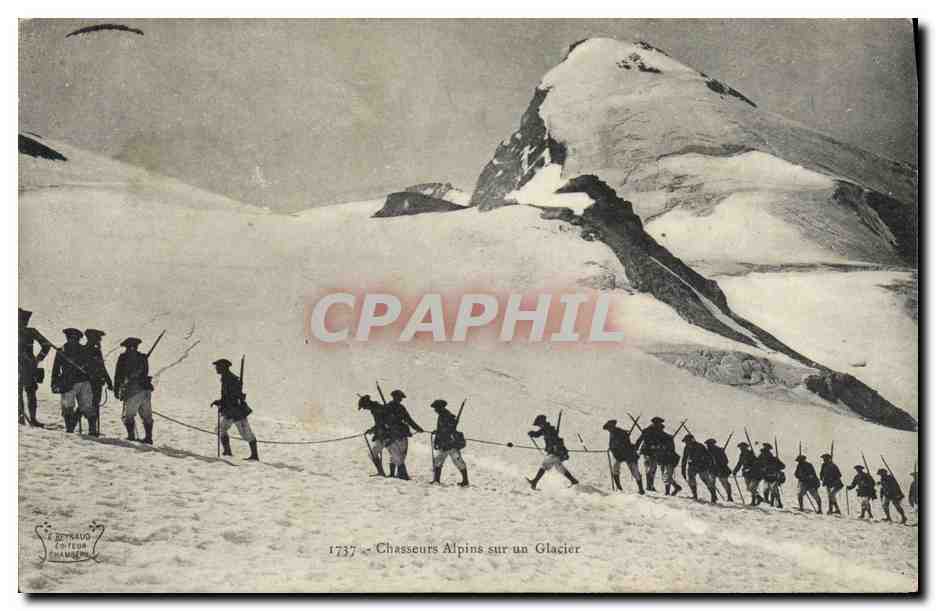 CPA Militaria Chasseurs Alpins sur un glacier
