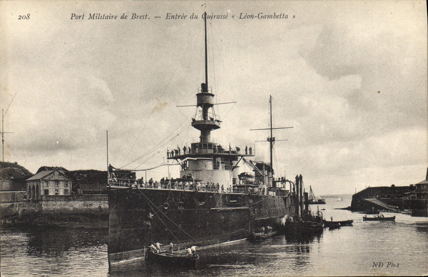 Puerto Militar de Brest — Entrada del Acorazado « Léon-Gambetta » — ND Phot