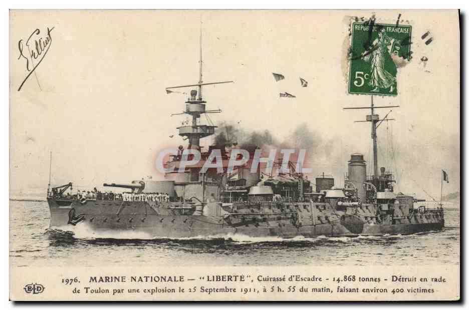 CPA Bateau Liberte Cuirasse d'escadre Detruit en rade de Toulon