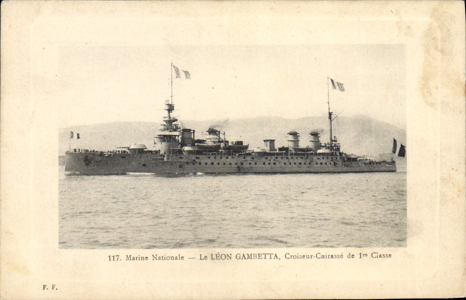 CPA Bateau Le Leon Gambetta Croiseur Cuirasse de 1ere classe 