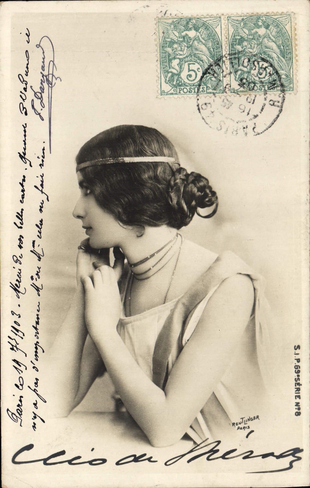 Jeune femme en buste — portrait — Reutlinger Paris, série N°8