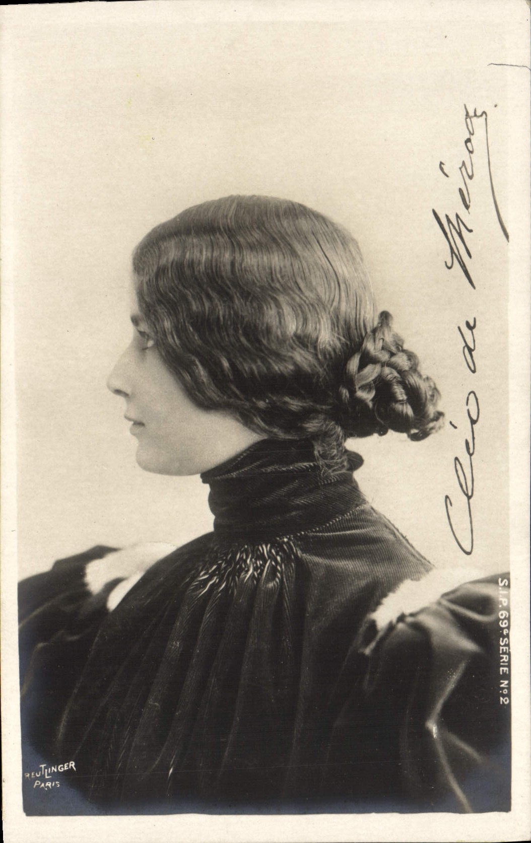 Cléopâtre — portrait de profil — Reutlinger Paris, série N°2