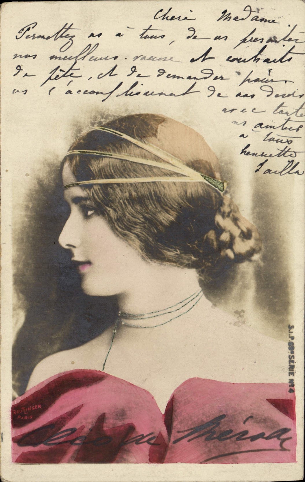 Jeune femme en robe rose — portrait — éditeur Reutinger, série S.P. 69-Série N° 4
