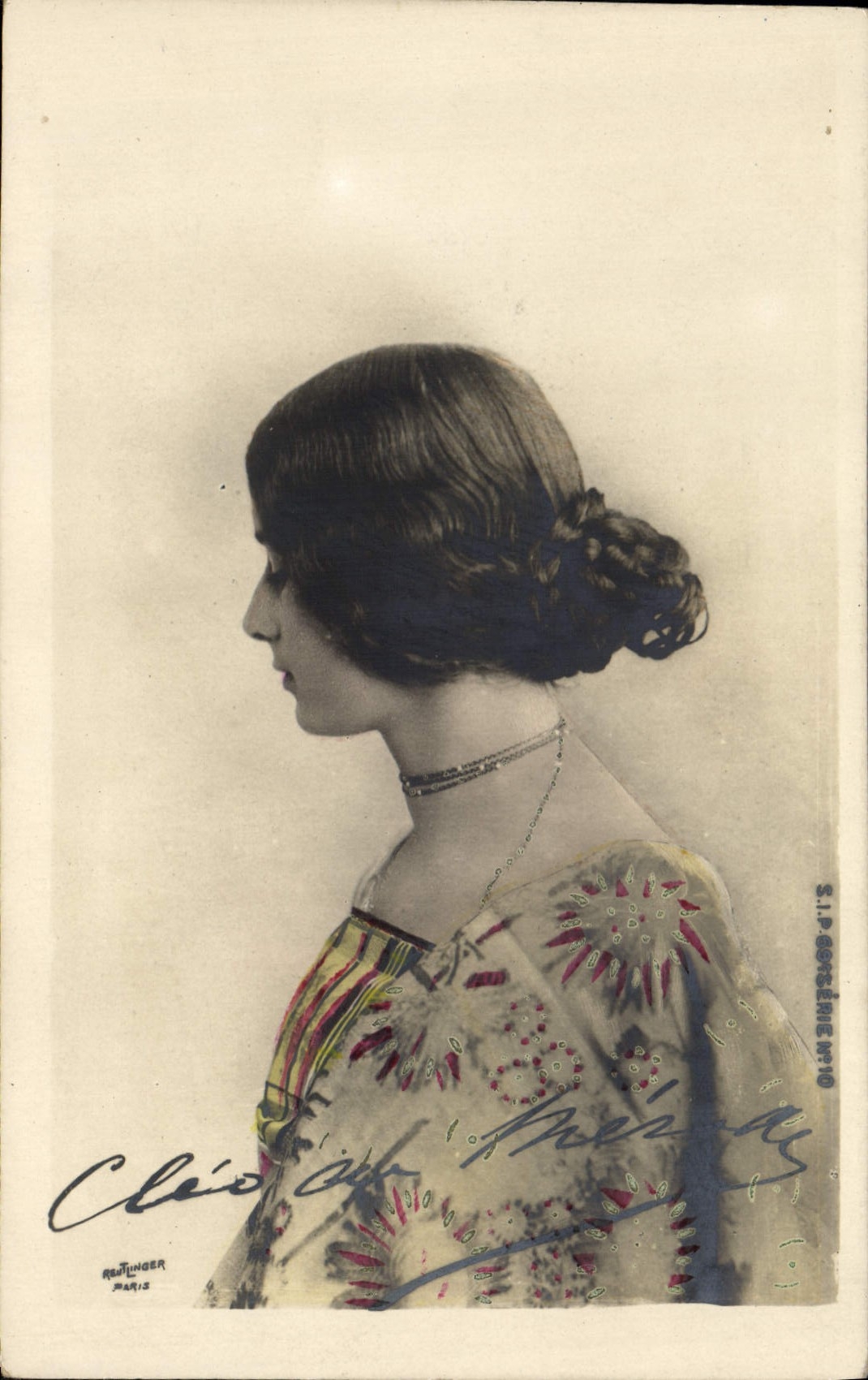 Jeune femme en profil — S.I.P. Géorgine n°10 — éditeur Réjinger, Paris