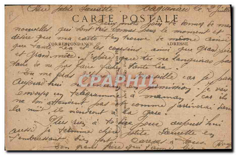 Femme en chapeau noir tenant un drapeau français — Vive la France ! — Carte postale — Reverso