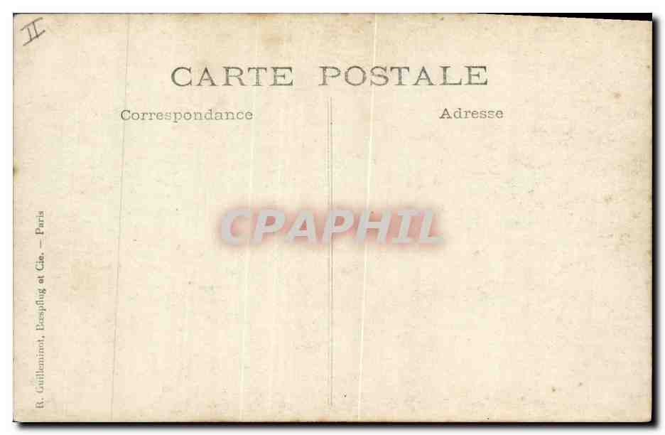 Soldat en uniforme — pose devant mur végétalisé — R. Guilleninot, Bespflug & Cie, Paris — Reverso