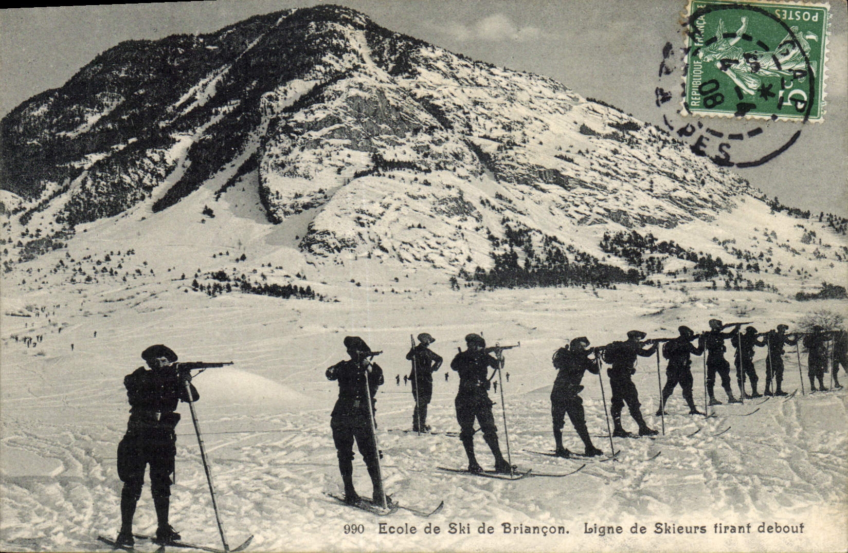 École de Ski de Briançon — Ligne de Skieurs tirant debout — Papeterie des Alpes, Eug. Robert, Grenoble