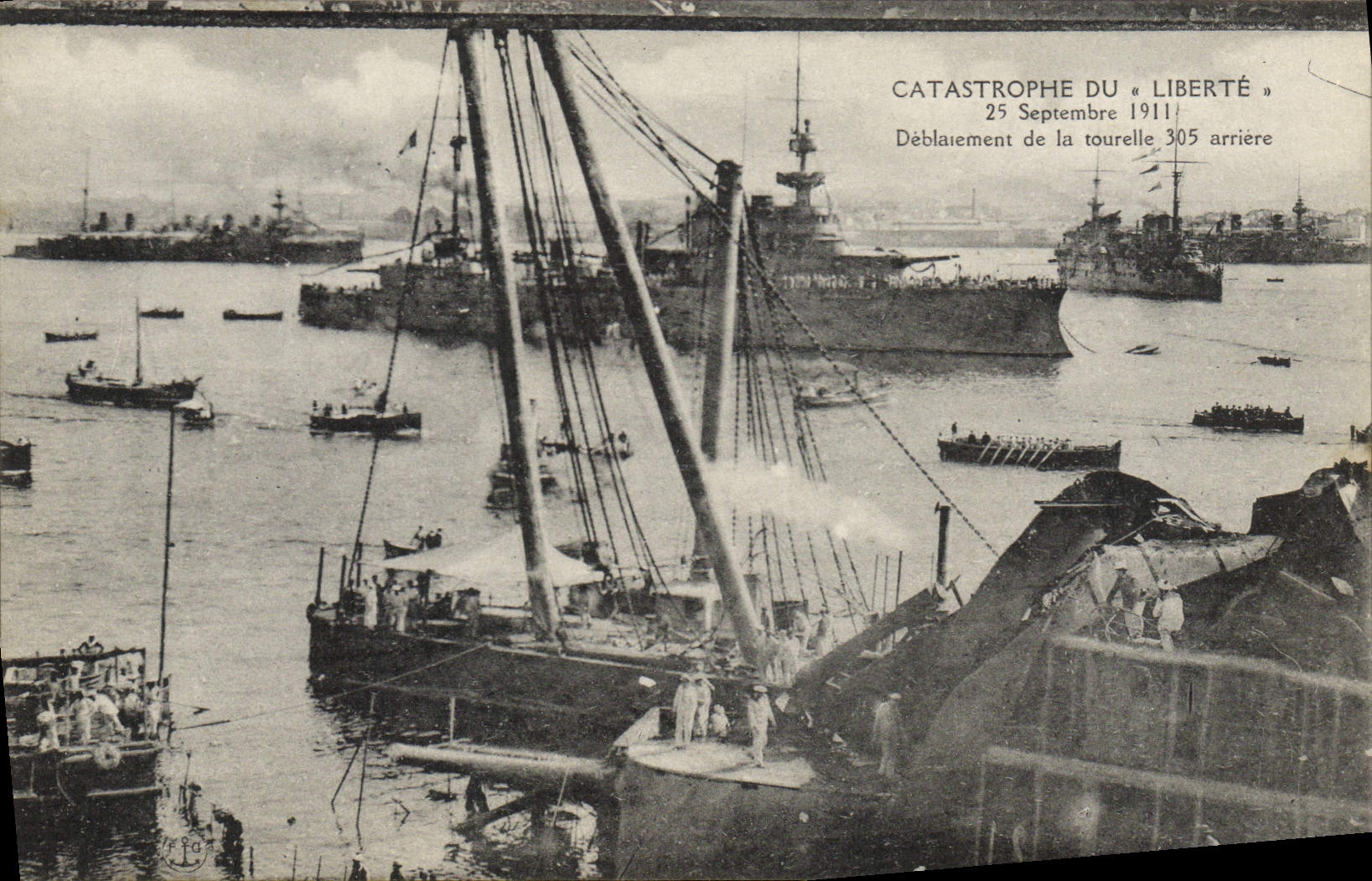 Catastrophe du « Liberté » — Déblaiement de la tourelle 305 arrière — 25 Septembre 1911