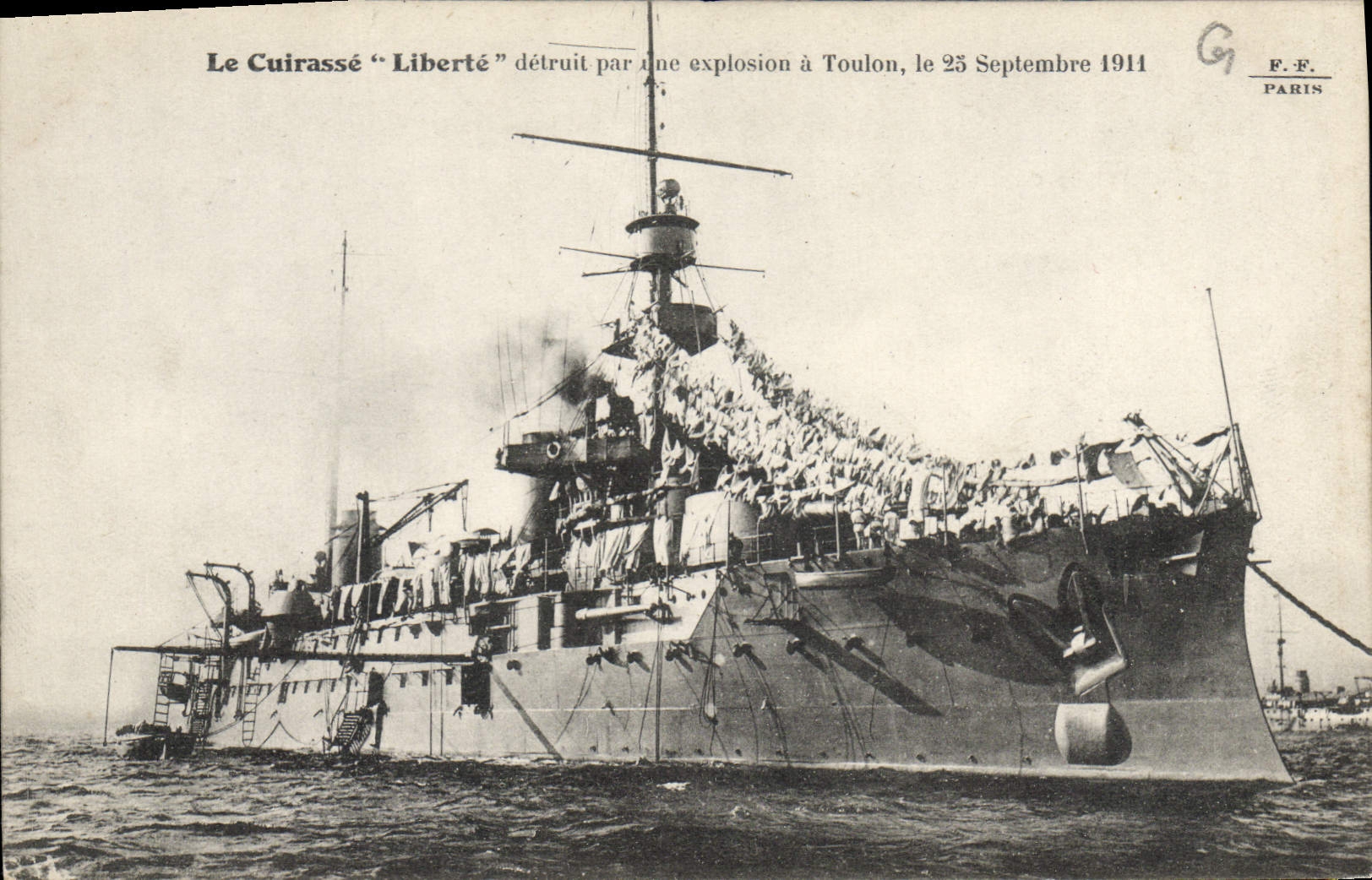CPA Bateau Le cuirasse Liberte detruit par une explosion a Toulon