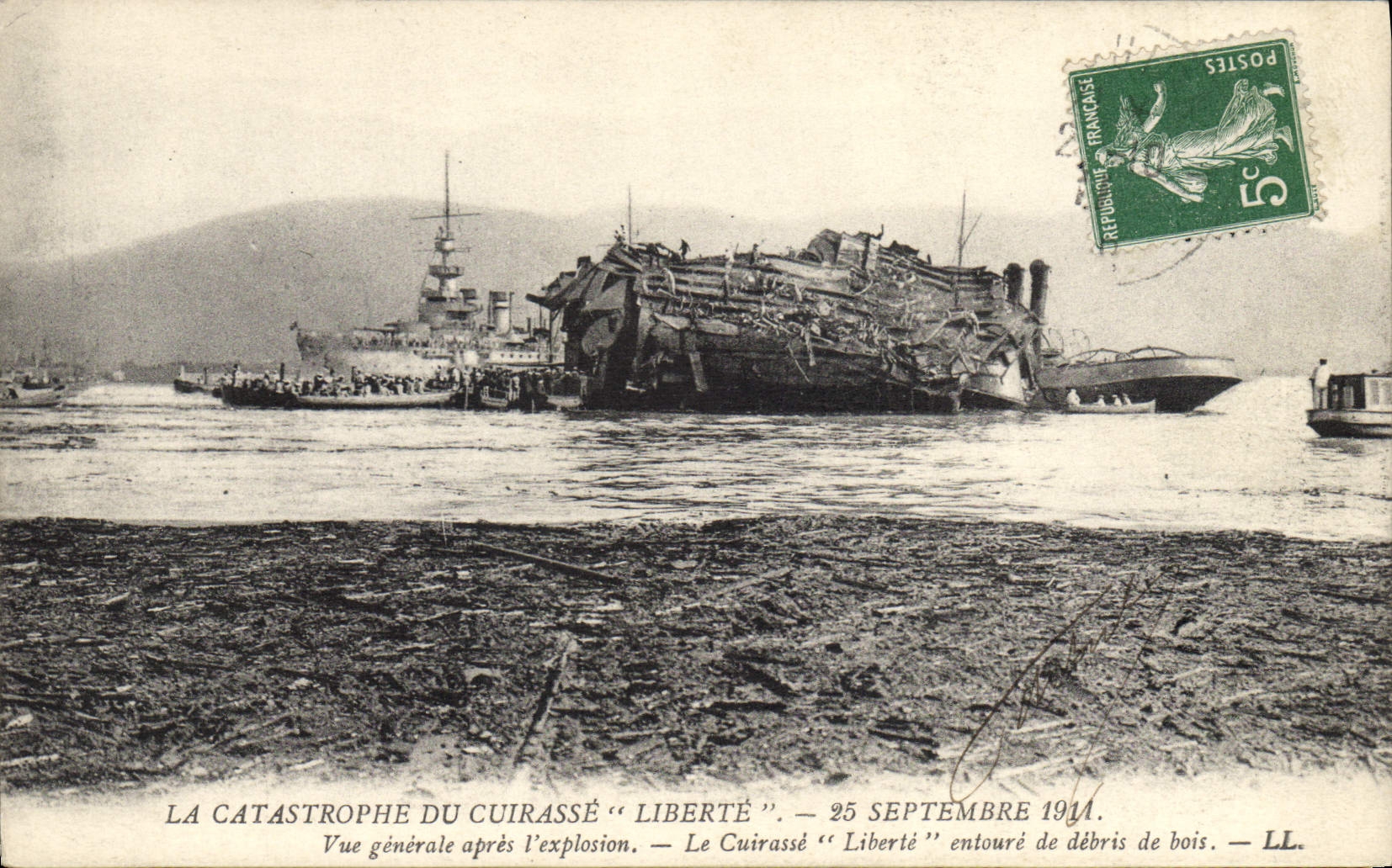 La catastrophe du cuirassé "Liberté" — Vue générale après l'explosion — 25 septembre 1914 — LL.
