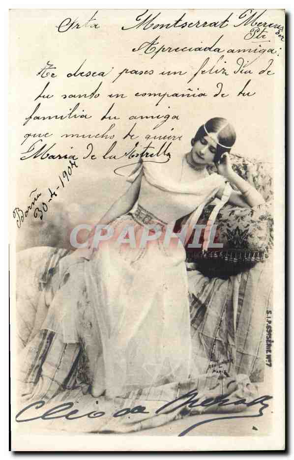 Femme en robe légère — Paris — S.I. ASSOCIATION N°77